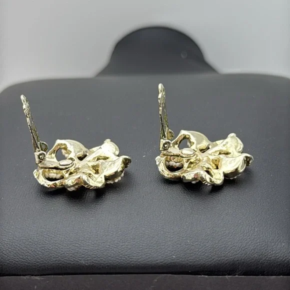 Vintage gold tone ivory swirl and iridescent aurora borealis clip earrings beach - Picture 9 of 10